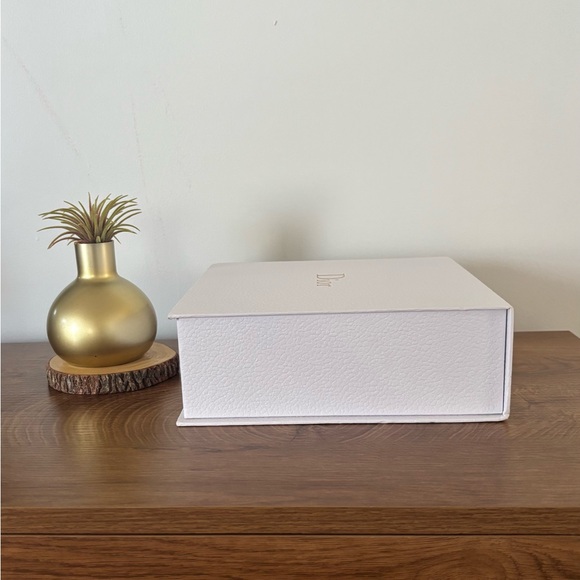 Dior White empty Box with Gold Ribbon - Picture 5 of 10